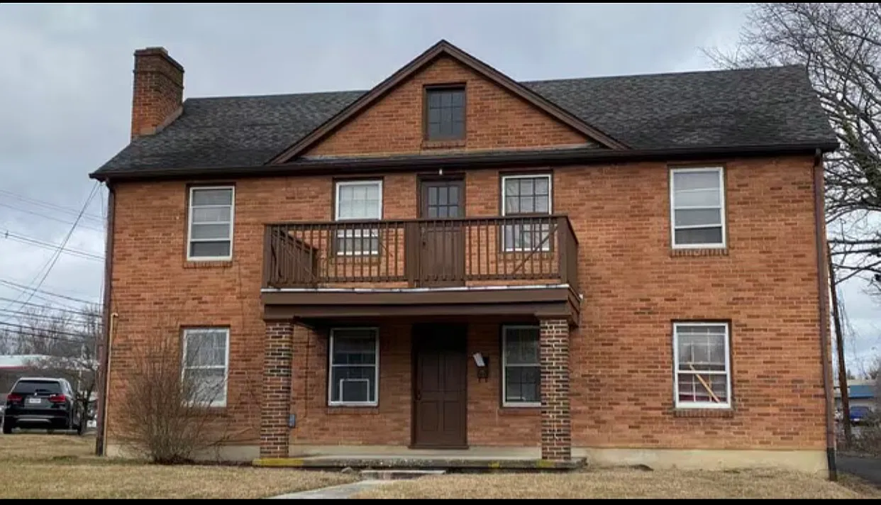 2 bed, 900 sqft, $1,300 — Photo 1
