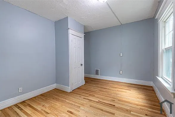 437 Cottage St #437 — Photo 17