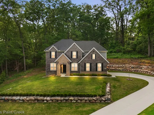 201 Beechview Dr S, Rochester, MI 48306