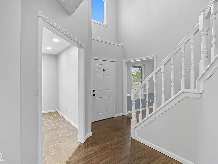 7975 Meadow Bend Cir — Photo 11