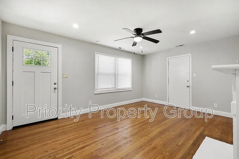 2 bed, 1.0 bath, 789 sqft, $1,550 — Photo 2