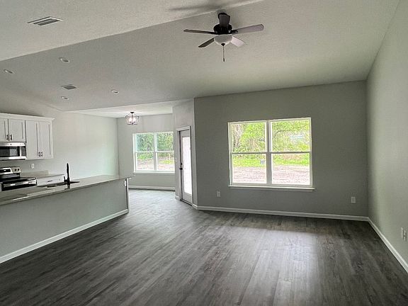 2nd image of 735 SW Chesterfield Cir