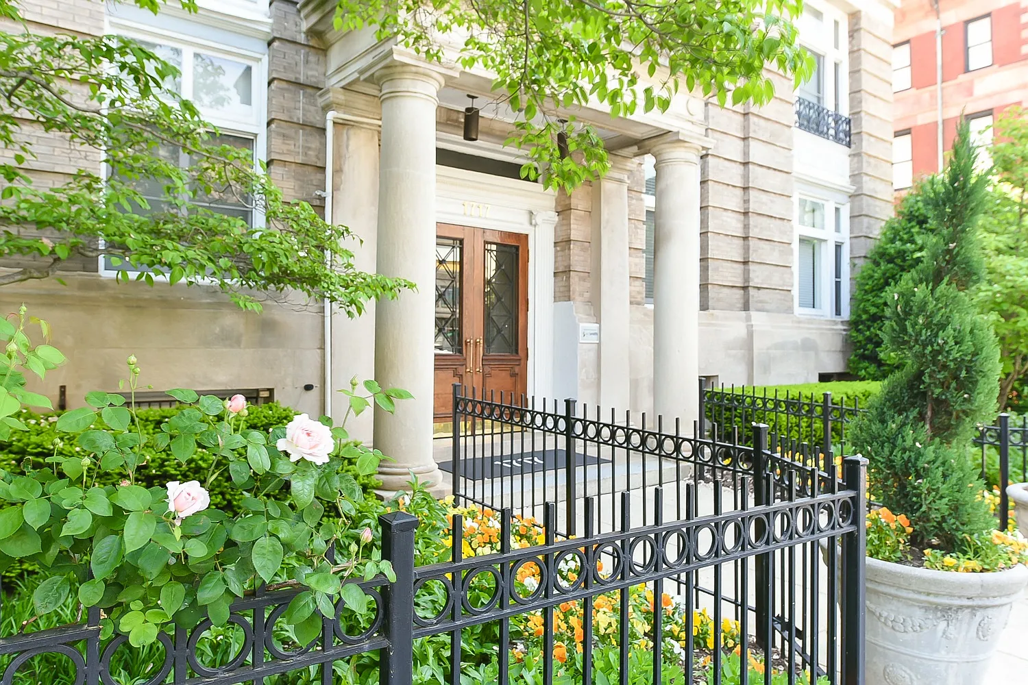 Dupont Apartments — Photo 1