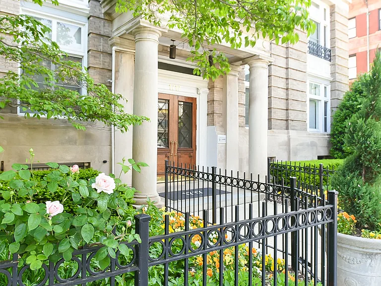 Dupont Apartments — Photo 1