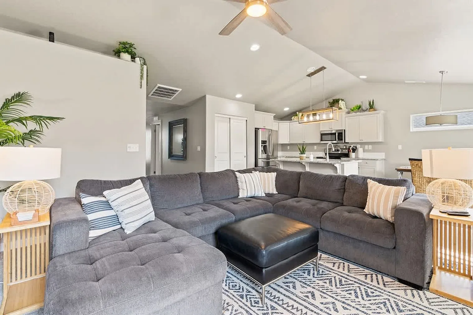 3 bed, 2.0 bath, 1399 sqft, $5,130 — Photo 2