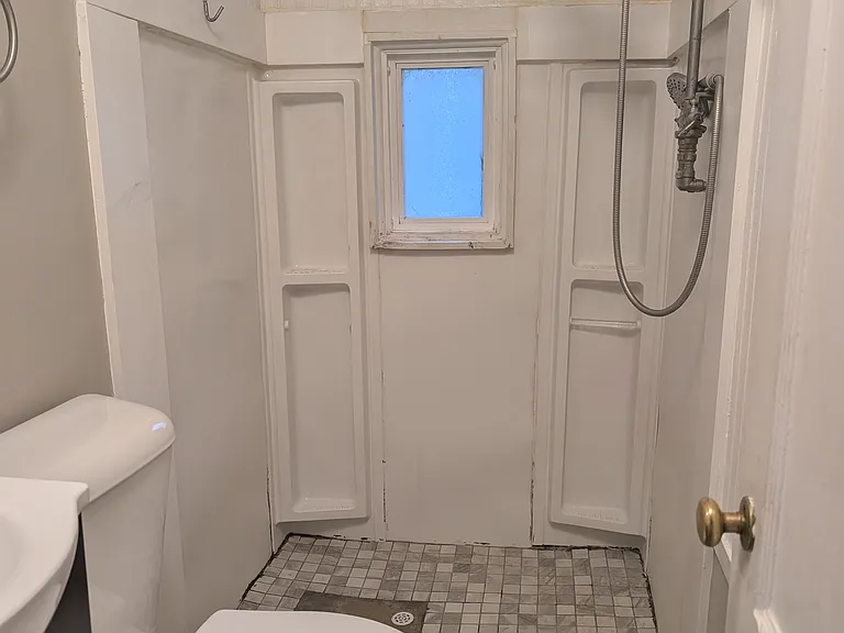 369 Massie Ave — Photo 5
