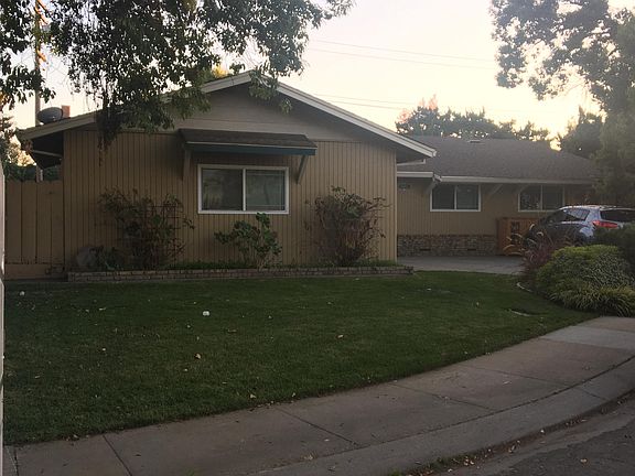 1514 Lavender Lane - Front Yard