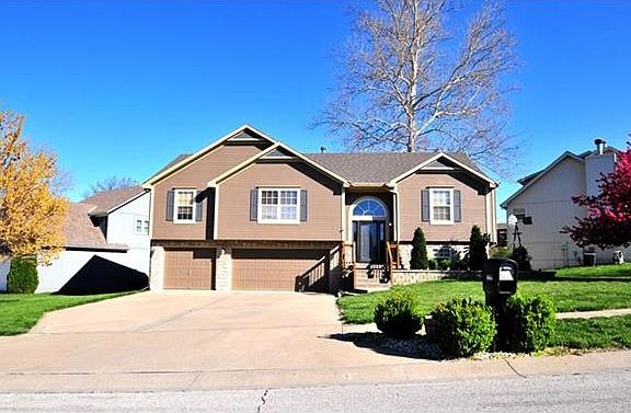 2nd image of 1138 Crimson Ln
