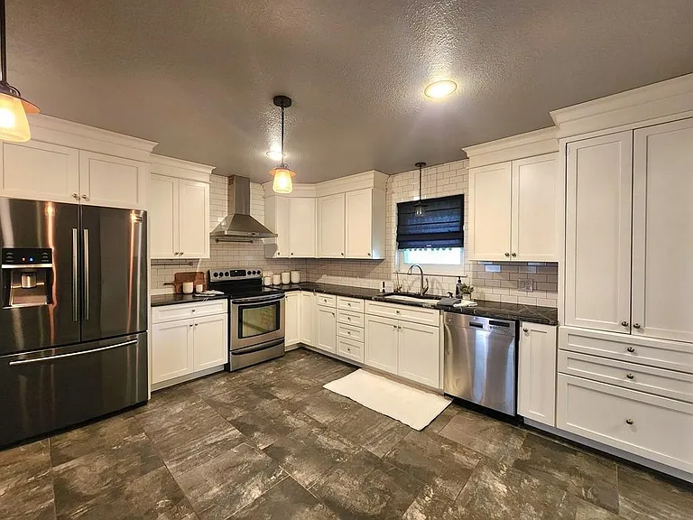 2305 Country Club Dr — Photo 7