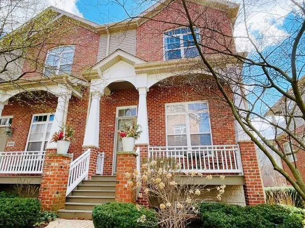 6152 River Bend Dr, Lisle, IL 60532