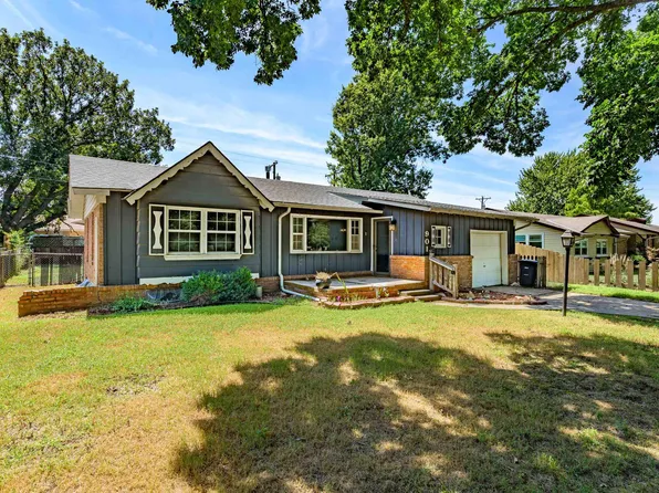 901 E Skyview Dr, El Dorado, KS 67042