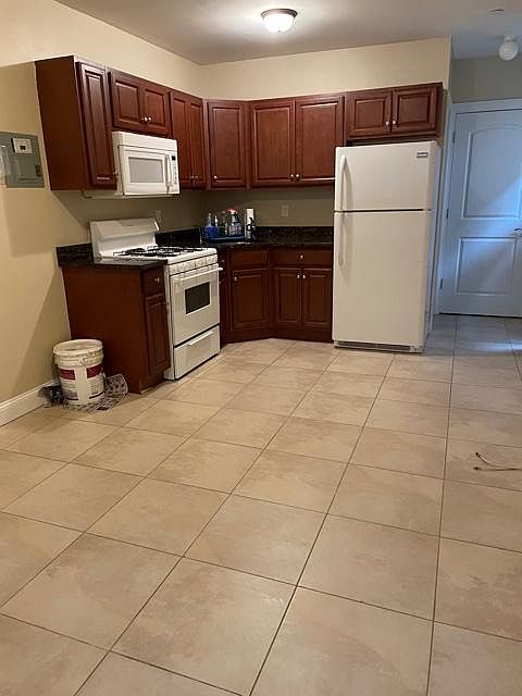 1st image of 366 Ionia Ave #2