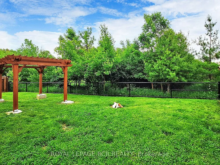 75 Dr George Burrows Pkwy E — Photo 46