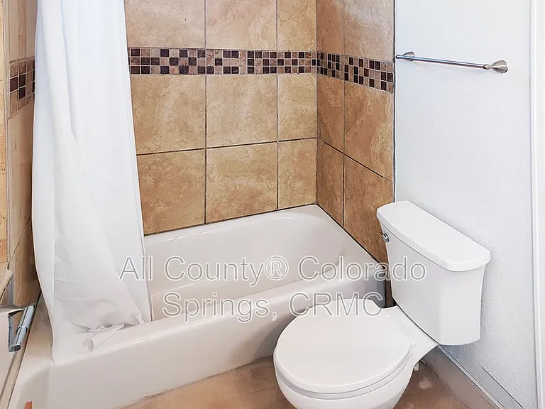 53 Royal Crest Dr — Photo 17