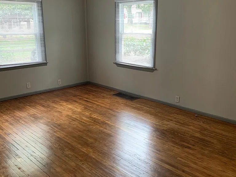 233 Greenwood Ave — Photo 7