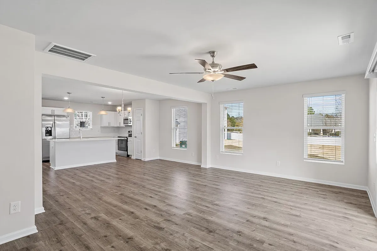 Building Photo - 1047 Peony Ln
