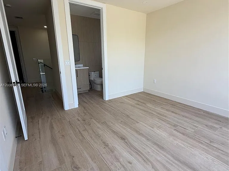 3326 Elizabeth St — Photo 53