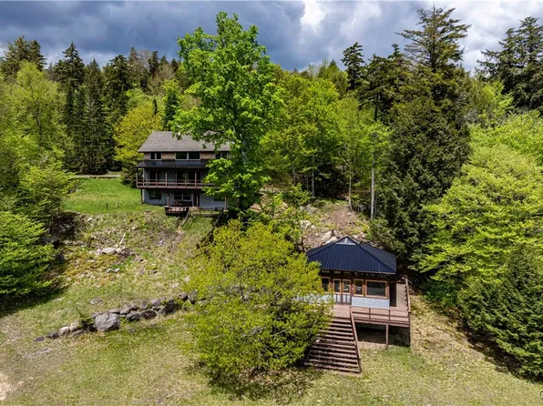 411 Maple Lodge Rd, Long Lake, NY 12847