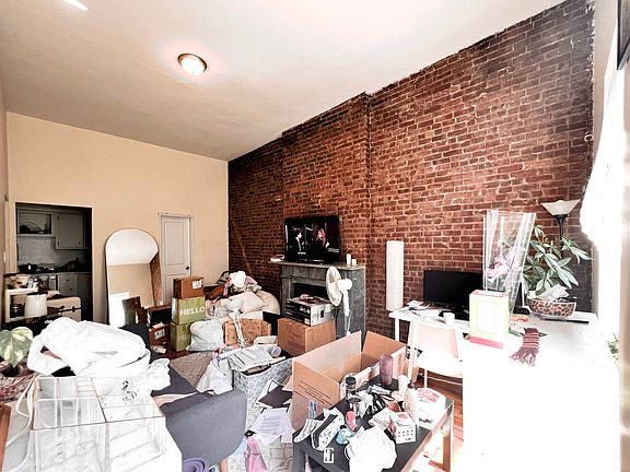 2nd image of 125 W 70th St #4A