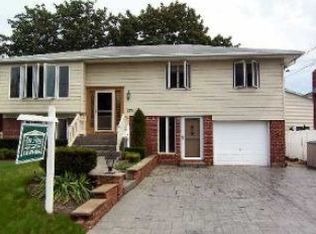 2711 Bryant Dr, Seaford, NY 11783