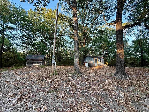 2nd image of 190 Plum Ln