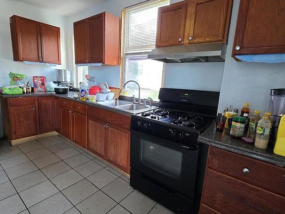 5th image of 1543 N Avers Ave