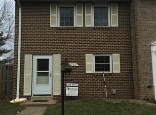 725 Colonial Ave, Sterling, VA 20164