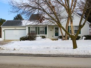 841 Waverly Dr, Elgin, IL 60120