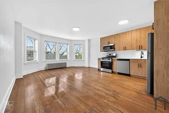 3 bed, 1000 sqft, $2,395 — Photo 3