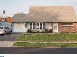 94 Junewood Dr, Levittown, PA 19055