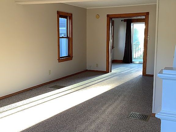 3rd image of 321 Jefferson Ave