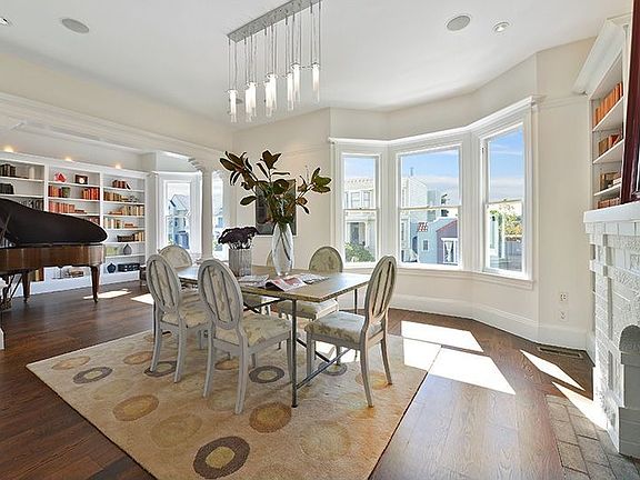Main living level dining/flexible space