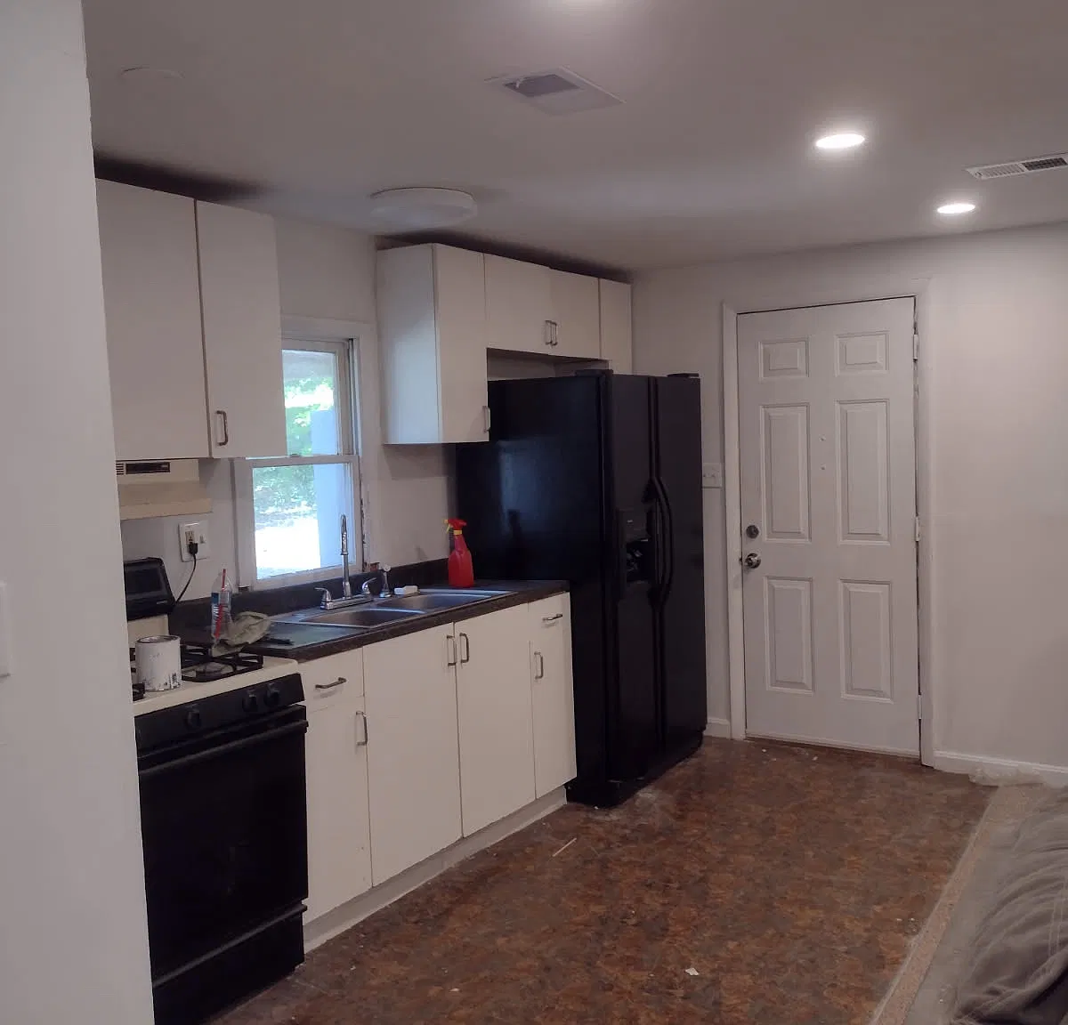 7 bed, 2781 sqft, $1,000 — Photo 3
