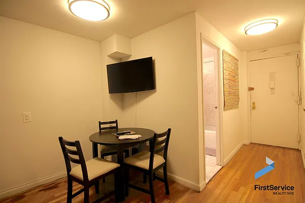 Rented by FirstService Realty (legacy) | media 15