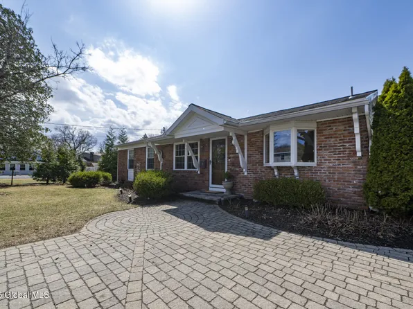 10 Hathorn Street, Saratoga Springs, NY 12866