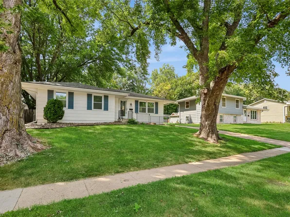 2808 78th St, Urbandale, IA 50322