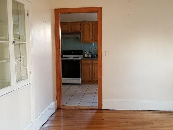 4th image of 29 Davis St Unit 29