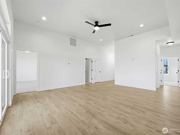 3rd image of 1605 7th Avenue NE