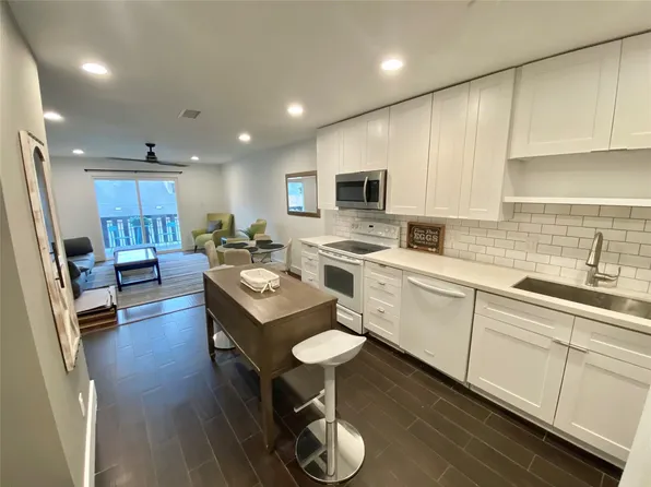 3517 Audubon Pl #D3, Houston, TX 77006