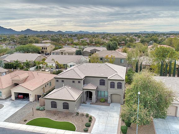 3rd image of 3315 E San Carlos Pl