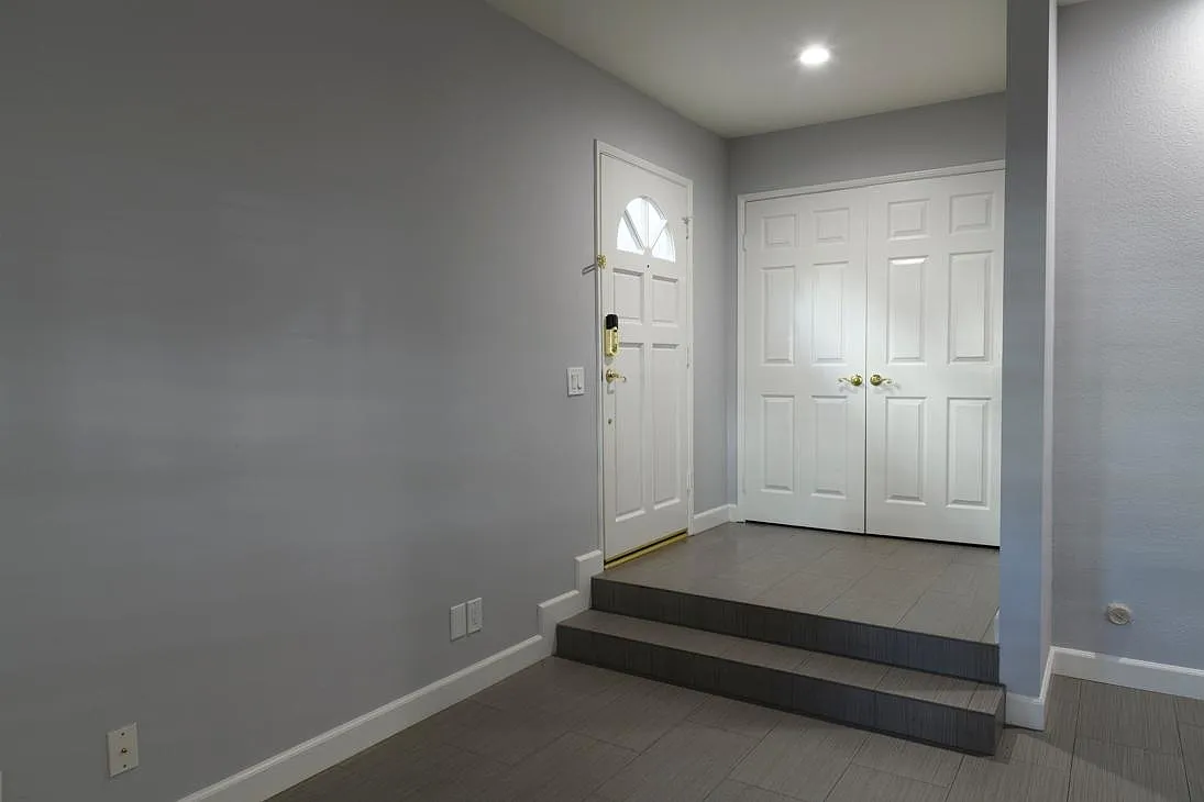 4444 Moorpark Way — Photo 2