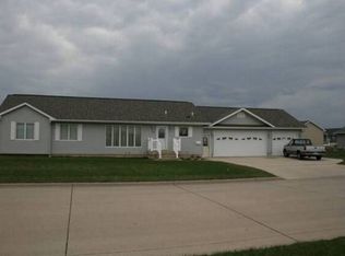 154 James St, Jesup, IA 50648