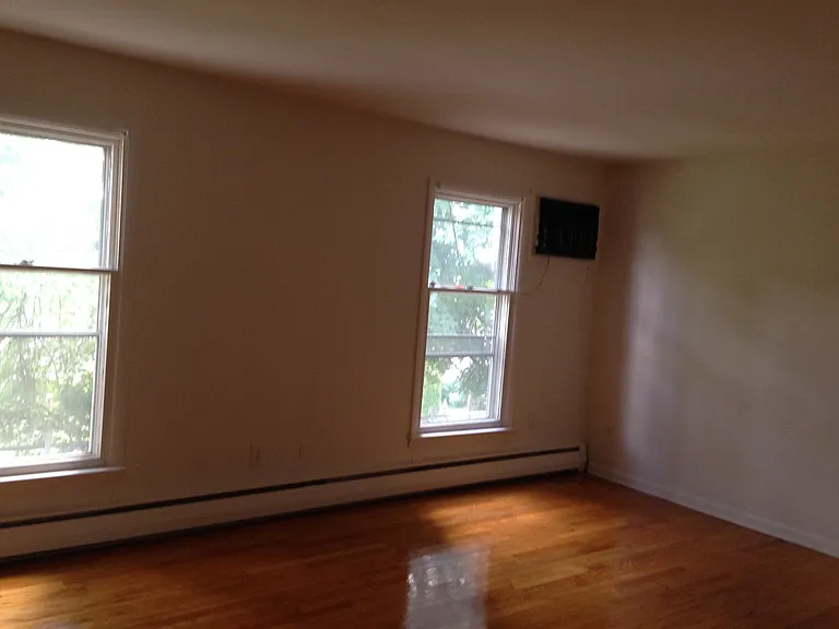 323-349 E Walnut St — Photo 24