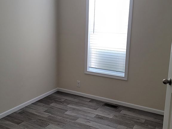 5th image of 4359 Dogwood Blvd #1054