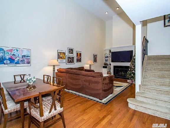 3rd image of 169 Southgate Cres