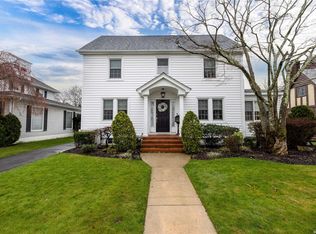 298 Princeton Rd, Rockville Centre, NY 11570