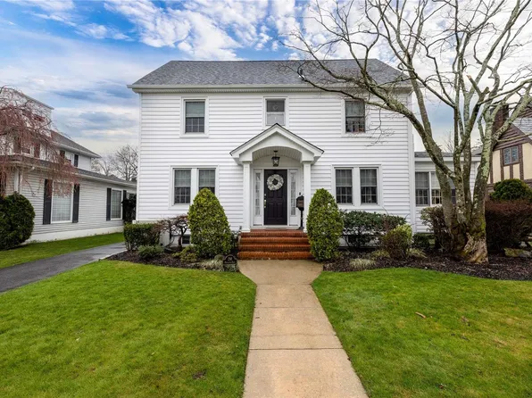 298 Princeton Road, Rockville Centre, NY 11570