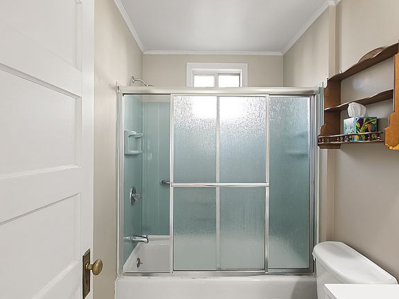 3rd image of 49 Sterling Pl Unit 1