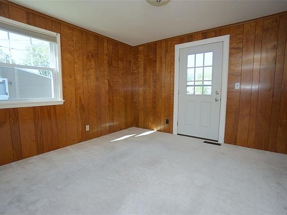 3rd image of 338 Everett Pl