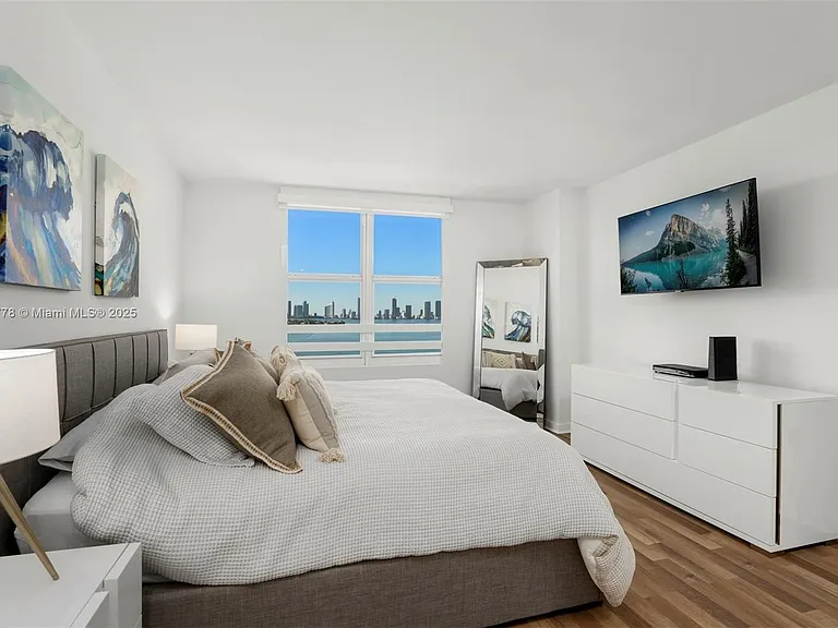 1800 Sunset Harbour Dr #1208 — Photo 23